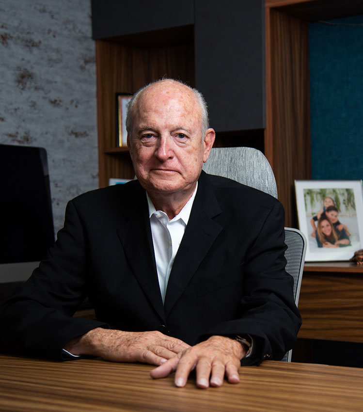 Ing. Carlos R. Menchaca Díaz del Guante